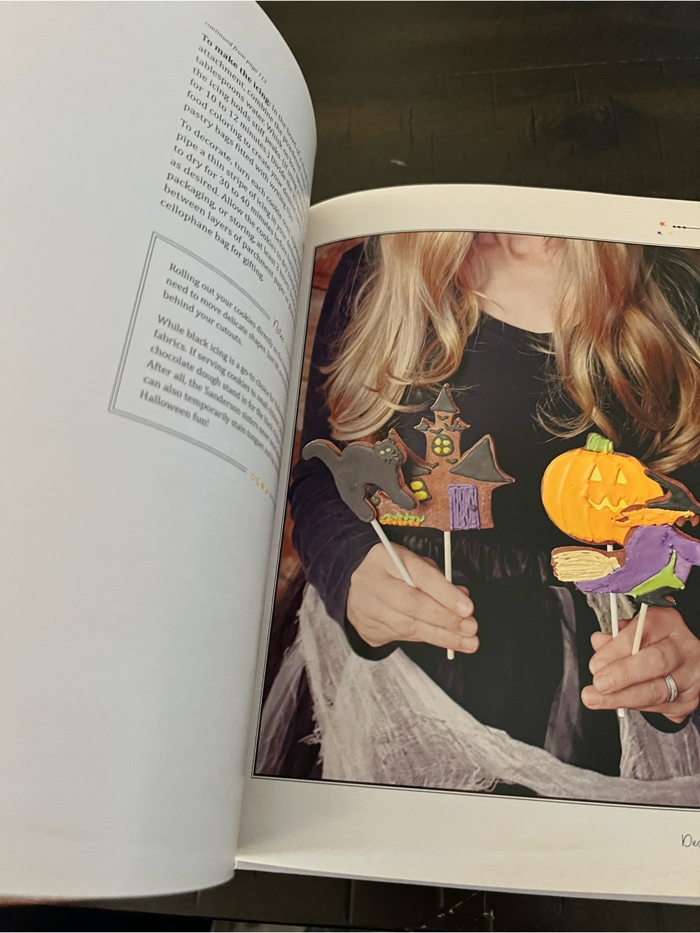 Disney Hocus Pocus Official Cookbook - Hardcover Sanderson Sisters Halloween - Picture 3 of 7